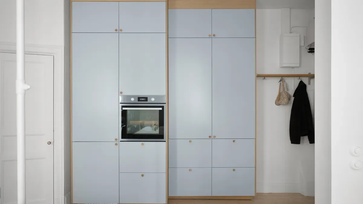 Luxury Floor-To-Ceiling Cabinets